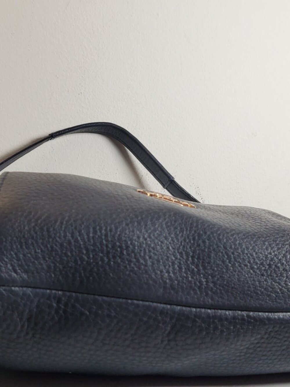 42. COACH dark navy pebbled hobo zip top shoulder bag gold hardware - Picture 8 of 12